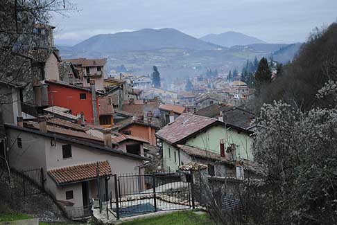 Tagliacozzo - Durante le feste natalizie, partendo dalla citt di Avezzano, abbiamo avuto modo di ammirare uno dei pi bei borghi dAbruzzo e dItalia, Tagliacozzo